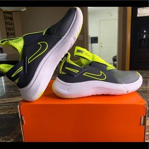 Boys Nike flex plus